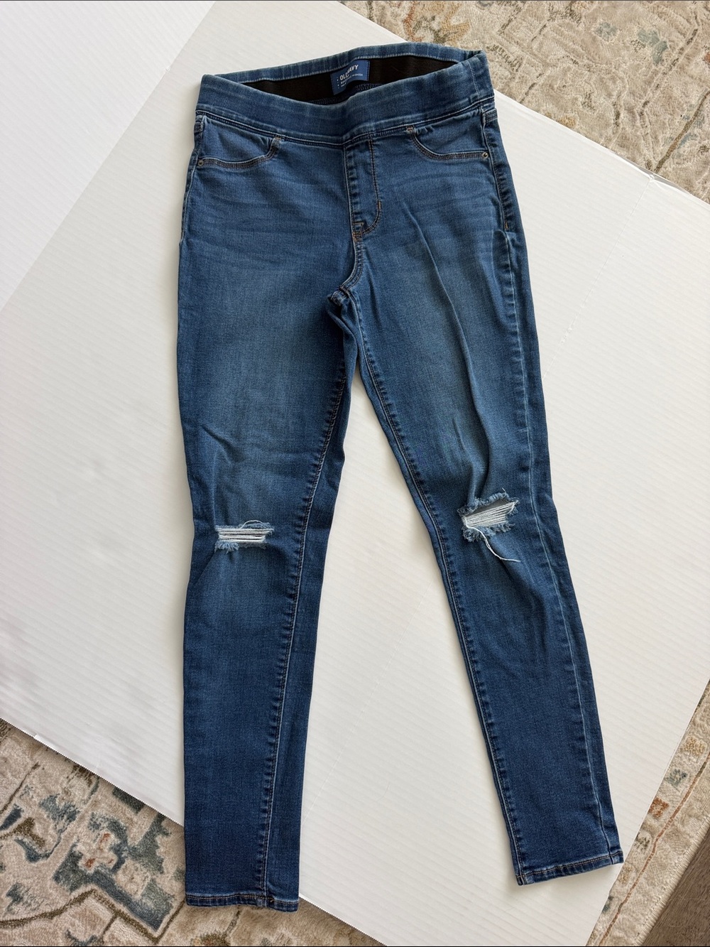 Old Navy rockstar mid rise Blue Ripped Skinny Jeans 6 SHORT